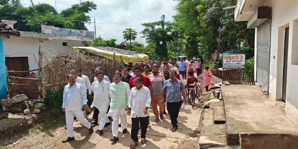 रीवाः ग्राउंड जीरो पर उप मुख्यमंत्री शुक्ल ने जल भराव क्षेत्रों का किया जमीनी निरीक्षण