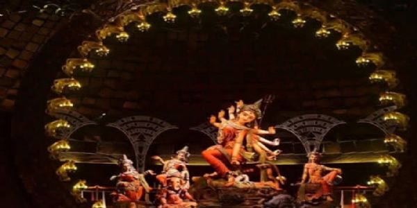 इस साल कोलकाता की दुर्गापूजा समितियों के बजट में हो रही कटौती