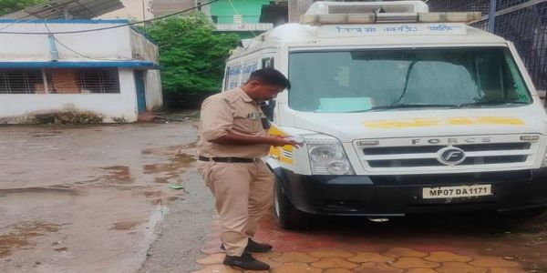 ग्वालियरः मरीजों की सुरक्षा को ध्यान में रखकर एम्बुलेंस की जाँच जारी, 3 पर लगाया 22000 का जुर्माना