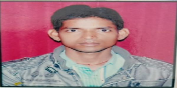 शराब की लत को लेकर पत्नी से विवाद, हाईवे किनारे पेड़ पर फंदे से लटका मिला राजमिस्त्री