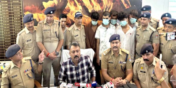 स्विफ्ट कार की चेकिंग में खुला करोड़ों की डिजिटल मनी ट्रेल का राज