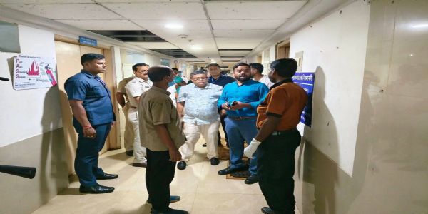 एगरा सुपर स्पेशियलिटी अस्पताल में विधायक का औचक निरीक्षण, सहायक अधीक्षक को फटकार