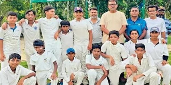 नेक्स्ट जेन फ्यूचर स्टार्स कप टूर्नामेंट में विजेता नेक्स्ट जेन थंडर की टीम।