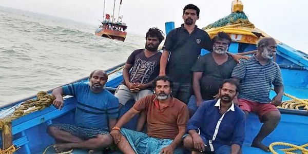 28 दिन बाद आठ मछुआरों को सुरक्षित निकाला गया 28 दिन बाद आठ मछुआरों को सुरक्षित निकाला गया