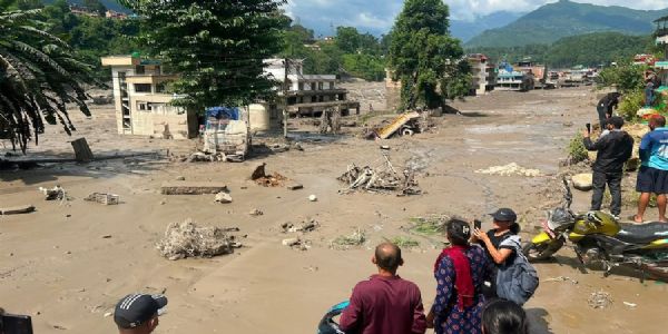 नेपाल में आई भीषण बाढ़ और भूस्खलन नेपाल में आई भीषण बाढ़ और भूस्खलन