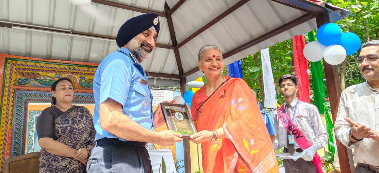 वायु सेना प्रमुख एयर चीफ मार्शल अमरप्रीत सिंह ने माथाबारी में विद्यार्थियों से संवाद कर ‘वाग्देवी-ज्ञानवर्धन केन्द्र’ का उद्घाटन किया। वायु सेना प्रमुख एयर चीफ मार्शल अमरप्रीत सिंह ने माथाबारी में विद्यार्थियों से संवाद कर ‘वाग्देवी-ज्ञानवर्धन केन्द्र’ का उद्घाटन किया।
