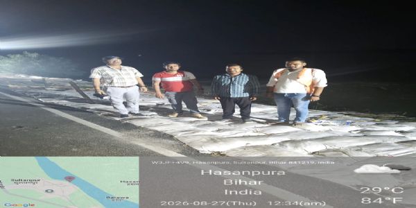 संभावित बाढ़ के खतरों के मद्देनजर एनडीआरएफ और एनडीआरएफ की टीम गस्त करते हुए संभावित बाढ़ के खतरों के मद्देनजर एनडीआरएफ और एनडीआरएफ की टीम गस्त करते हुए