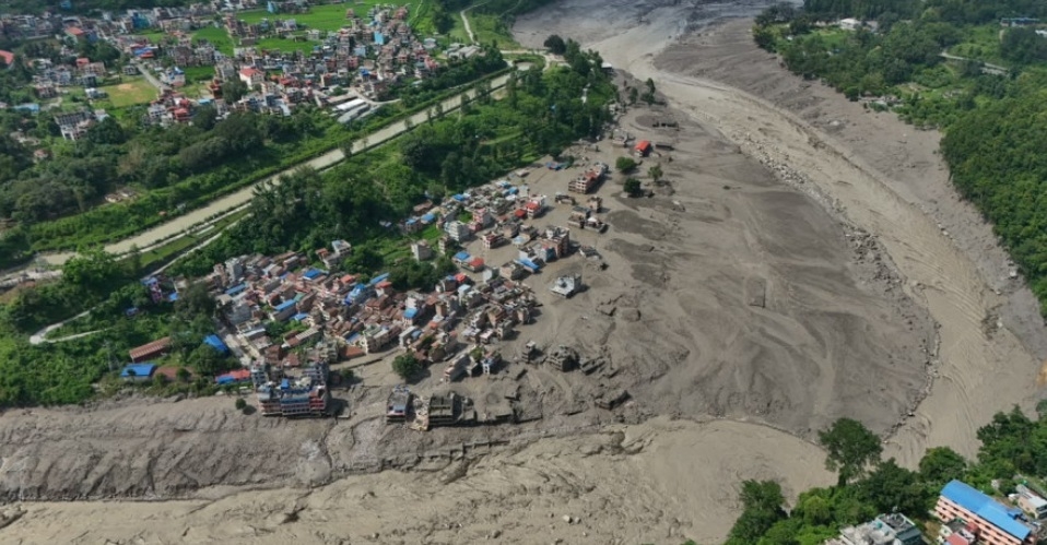 नेपाल में इस बाढ़ को अब तक की प्रमुख आपदाओं में से एक कहा जा रहा है। फोटो - इंटरनेट मीडिया नेपाल में इस बाढ़ को अब तक की प्रमुख आपदाओं में से एक कहा जा रहा है। फोटो - इंटरनेट मीडिया