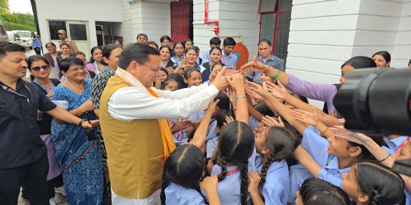मुख्यमंत्री का युवा विद्यार्थियों से संवाद, जिज्ञासाओ का किया समाधान