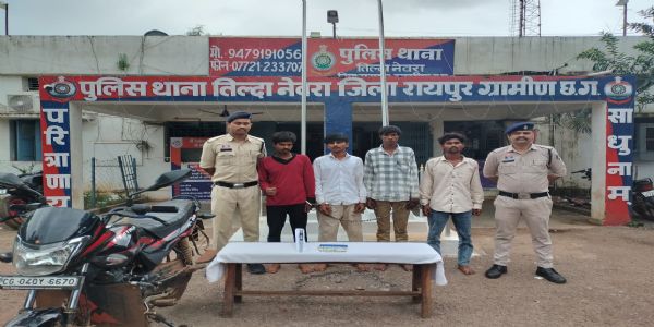 चाकू की नोक पर ट्रक चालक से लूट, चार आरोपित चंद घंटों में गिरफ्तार