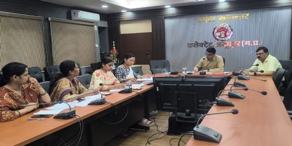 अनूपपुर: राशन वितरण व्यवस्था में पारदर्शिता एवं सतत निगरानी करें — कलेक्टर रत्नाकर झा