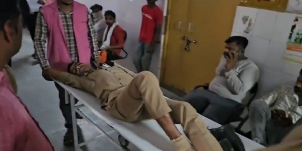 कानपुर देहात : एसपी कार्यालय की छत से सिपाही ने लगाई छलांग, हालत गंभीर