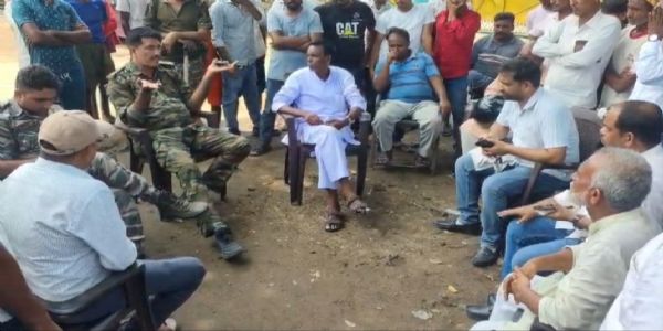 ग्रेफाइट कंपनी में कंटेनर की चपेट में आने से मजदूर की मौत, पांच घंटे तक हंगामा