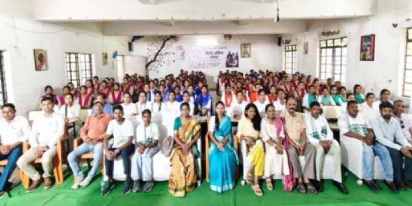 खेल युवाओं को आत्मविश्वास के साथ आगे बढ़ने का देते हैं अवसर : बड़कुंवर