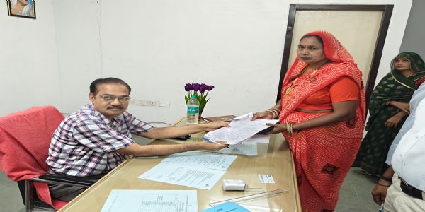 अलवर में नामांकन के पहले दिन  नगरीय निकाय क्षेत्रों के लिए 37 अभ्यर्थियों ने प्रस्तुत करें 41 नाम निर्देशन पत्र