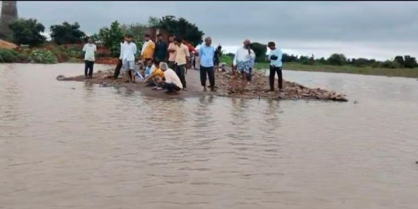 उफान पर चंद्रावल नदी, दर्जन भर गांवों में बाढ़ का खतरा