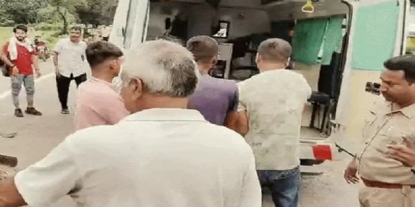 मप्र के रीवा में बाइक की टक्कर से स्कूटी सवार दादा-नातिन समेत चार लोगों की मौत