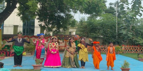 छपरा किलकारी में सावन उत्सव का हुआ आयोजन, राधा-कृष्ण के रूप में सजे बच्चों ने दी प्रस्तुतिया
