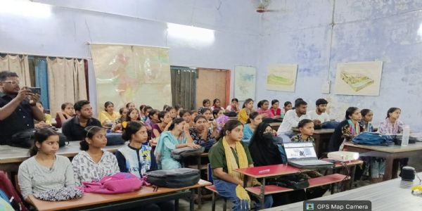 राजेन्द्र कॉलेज में युवा कनेक्ट कार्यक्रम का आयोजन, पी एम मोदी के वर्चुअल संवाद से जुड़े छात्र व एनएसएस स्वयंसेवक
