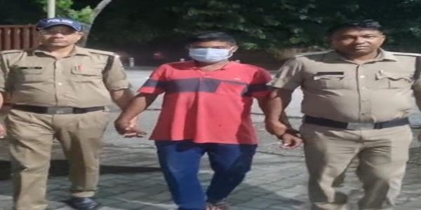 पत्नी की हत्या के आरोपित पति गिरफ्तार