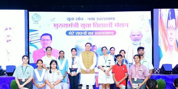 मुख्यमंत्री धामी ने विद्यार्थियों से किया संवाद, सुने विचार और सुझाव