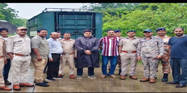 करैरा आईटीबीपी आयुध भंडारण क्षेत्र में एक माह से दिख रहा तेंदुआ पिंजरे में कैद, सतनवाड़ा के जंगल में छोड़ा
