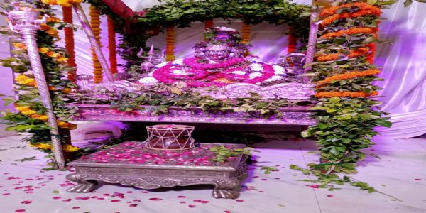 महंत आवास पर बाबा विश्वनाथ के पंचबदन चल प्रतिमा का धेनुदुग्धम् से अभिषेक, हरियाली श्रृंगार
