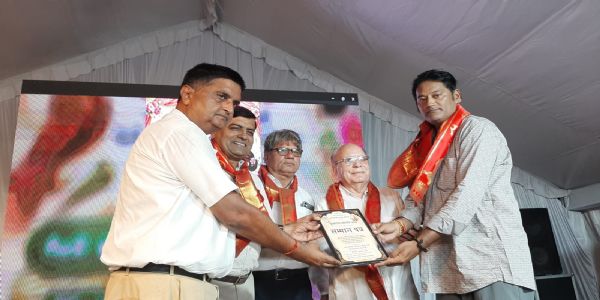 ढाई दशक पूरे कर चुके पत्रकाराें का सम्मान, सम्मानिताें में हिन्दुस्थान समाचार के राजीव जाेशी भी शामिल