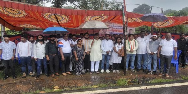 खान एवं खनिज संशोधन विधेयक के विरोध में कांग्रेस कार्यकर्ताओं ने किया धरना प्रदर्शन