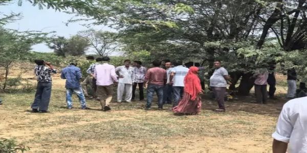पानी लेने जा रहा परिवार बना करंट का शिकार, पिता-पुत्र की मौके पर मौत