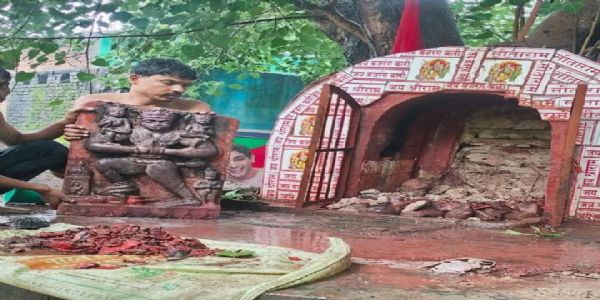 हनुमान मंदिर में मूर्ति हटाने और खुदाई का प्रयास