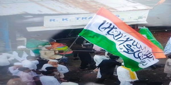 तिरंगे से छेड़छाड़ पर बवाल, अशोक चक्र की जगह लिखा मिला इस्लामी कलमा, मुकदमा दर्ज