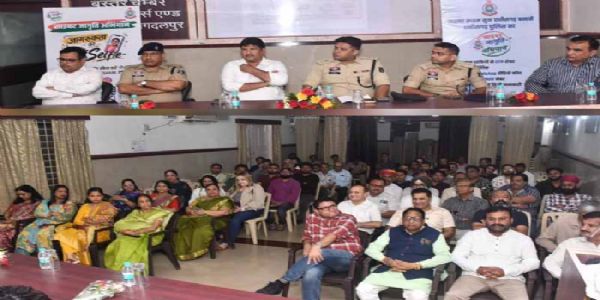 पुलिस ने साइबर जागृति अभियान में चेंबर के व्यावसायिक प्रतिनिधियाें काे किया जागरूक