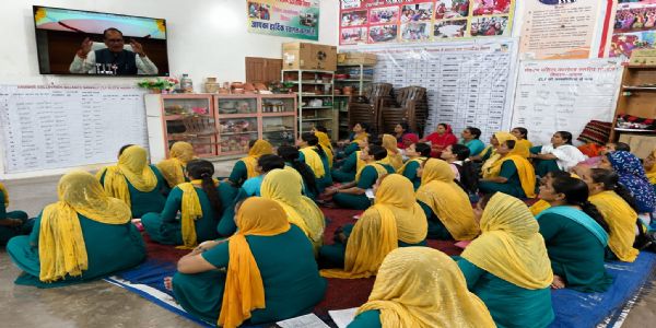 हिसार : समूहों से जुड़कर स्वरोजगार व उद्यमिता के क्षेत्र में आगे बढ़ रही महिलाएं : शिवराज चौहान
