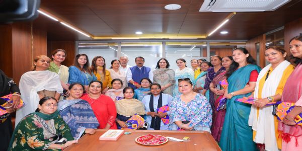 रक्षा बंधन पर दिल्ली भाजपा महिला मोर्चा पदाधिकारियों ने प्रदेश भाजपा अध्यक्ष को राखी बांध दीर्घायु की कामना की