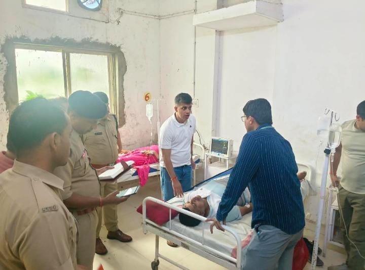 अस्पताल में भर्ती घायल