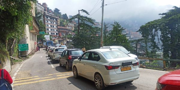 टैक्सी परमिट की उम्र 15 से घटाकर 12 साल करने का भारतीय मजदूर संघ ने किया विरोध