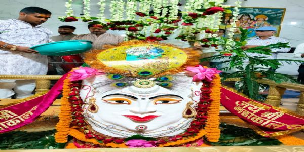 पहाड़ी मंदिर के आधार तल पर विराजमान महाकाल का उज्जैन की तर्ज पर हुआ श्रृंगार