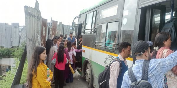 रक्षाबंधन पर हिमाचल में महिलाओं का एचआरटीसी बसों में मुफ्त सफर, दिनभर बसों में रही भारी भीड़