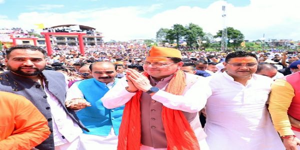 देवीधुरा में फलों-फूलों से खेली गई ऐतिहासिक बग्वाल,लाखों श्रद्धालु बने साक्षी