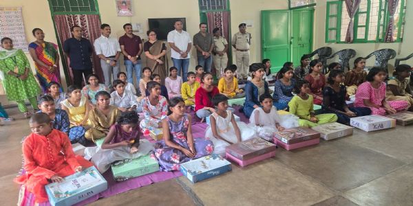 एसएसपी राकेश रंजन ने बालाश्रय और प्रेमाश्रय के बच्चों के साथ मनाया रक्षाबंधन