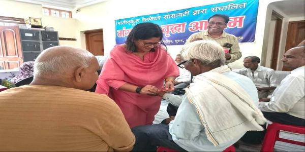 ग्वालियरः राखी के धागे ने बांधे रिश्ते, अपनों से दूर चेहरों पर खिल उठी मुस्कान