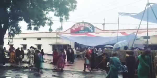 सागरः केन्द्रीय जेल में बारिश के बीच करीब 3 हजार बहनों ने भाइयों की कलाई पर बांधी राखी
