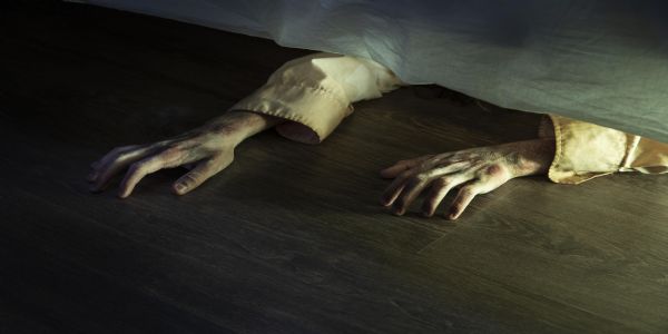 तेरह साल का किशोर स्कूल नहीं गया : सिरदर्द का बोलकर फंदा लगा लिया
