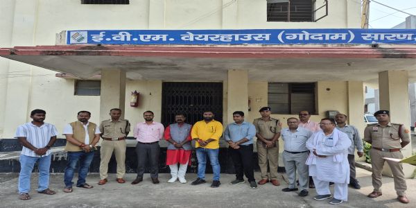 छपरा में जिलाधिकारी ने किया ईवीएम वेयरहाउस का निरीक्षण कर सुरक्षा व्यवस्था का लिया जायजा