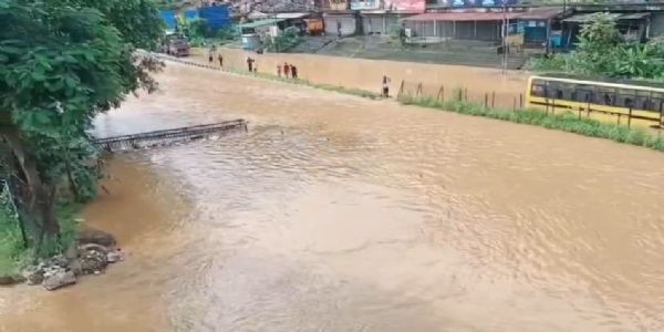 राष्ट्रीय राजमार्ग पर जल जमाव ,आवाजाढही ठप