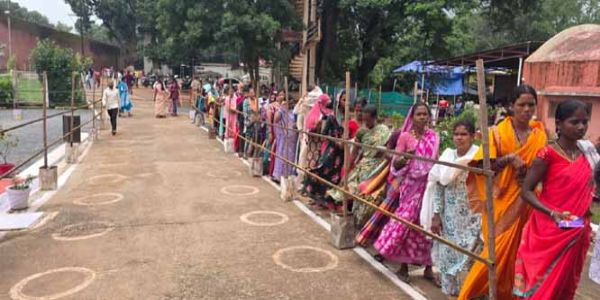 केंद्रिय जेल जगदलपुर में सनातन मूल्यों व अटूट संबंधों का पर्व रक्षाबंधन मनाया गया