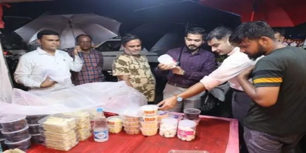 चावला रेस्टोरेंट और कलाकंद मिठाई दुकान पर प्रशासन की दबिश, खाद्य पदार्थों के लिए नमूने