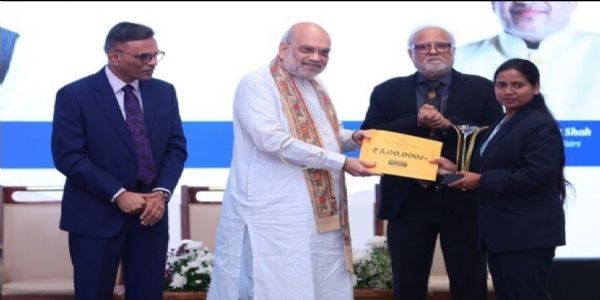 अहमदाबाद में केंद्रीय गृह मंत्री अमित शाह अहमदाबाद में केंद्रीय गृह मंत्री अमित शाह