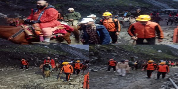 छड़ी मुबारक के पवित्र गुफ़ा की ओर बढ़ने के साथ ही अमरनाथ यात्रा अपने भव्य समापन की ओर छड़ी मुबारक के पवित्र गुफ़ा की ओर बढ़ने के साथ ही अमरनाथ यात्रा अपने भव्य समापन की ओर